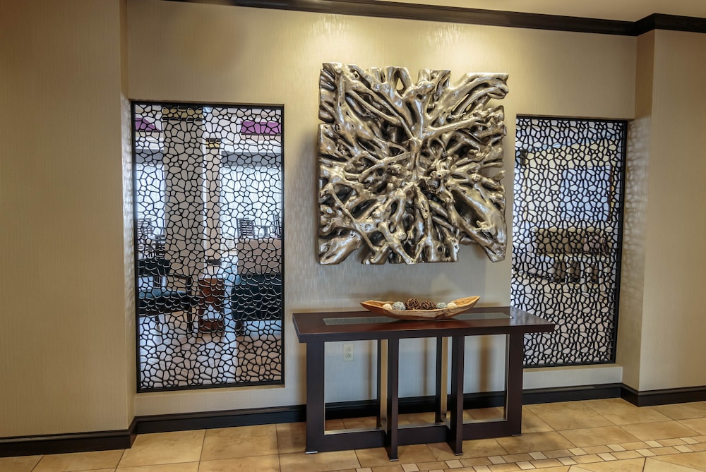 holiday inn express and suites farmington by ihg