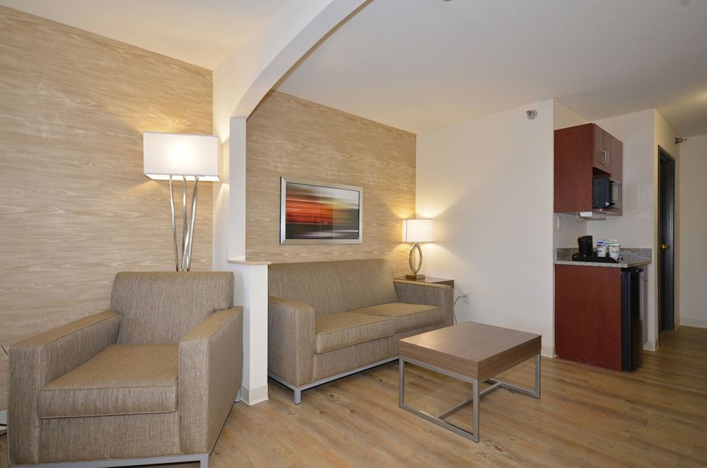 holiday inn express and suites farmington by ihg