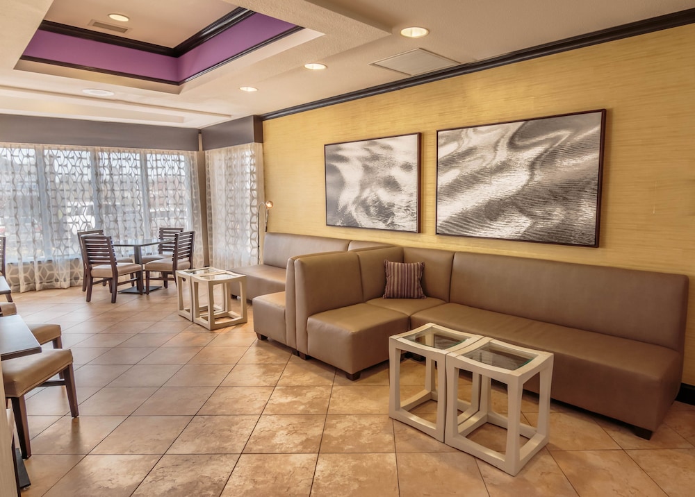 holiday inn express and suites farmington by ihg