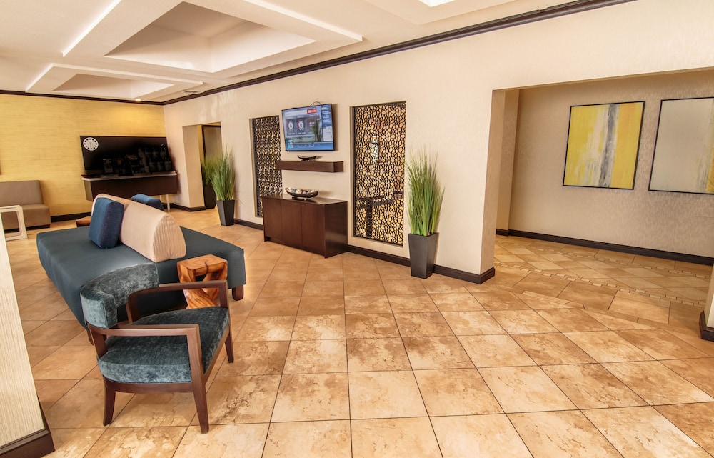 holiday inn express and suites farmington by ihg