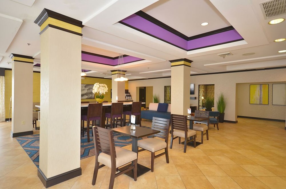 holiday inn express and suites farmington by ihg