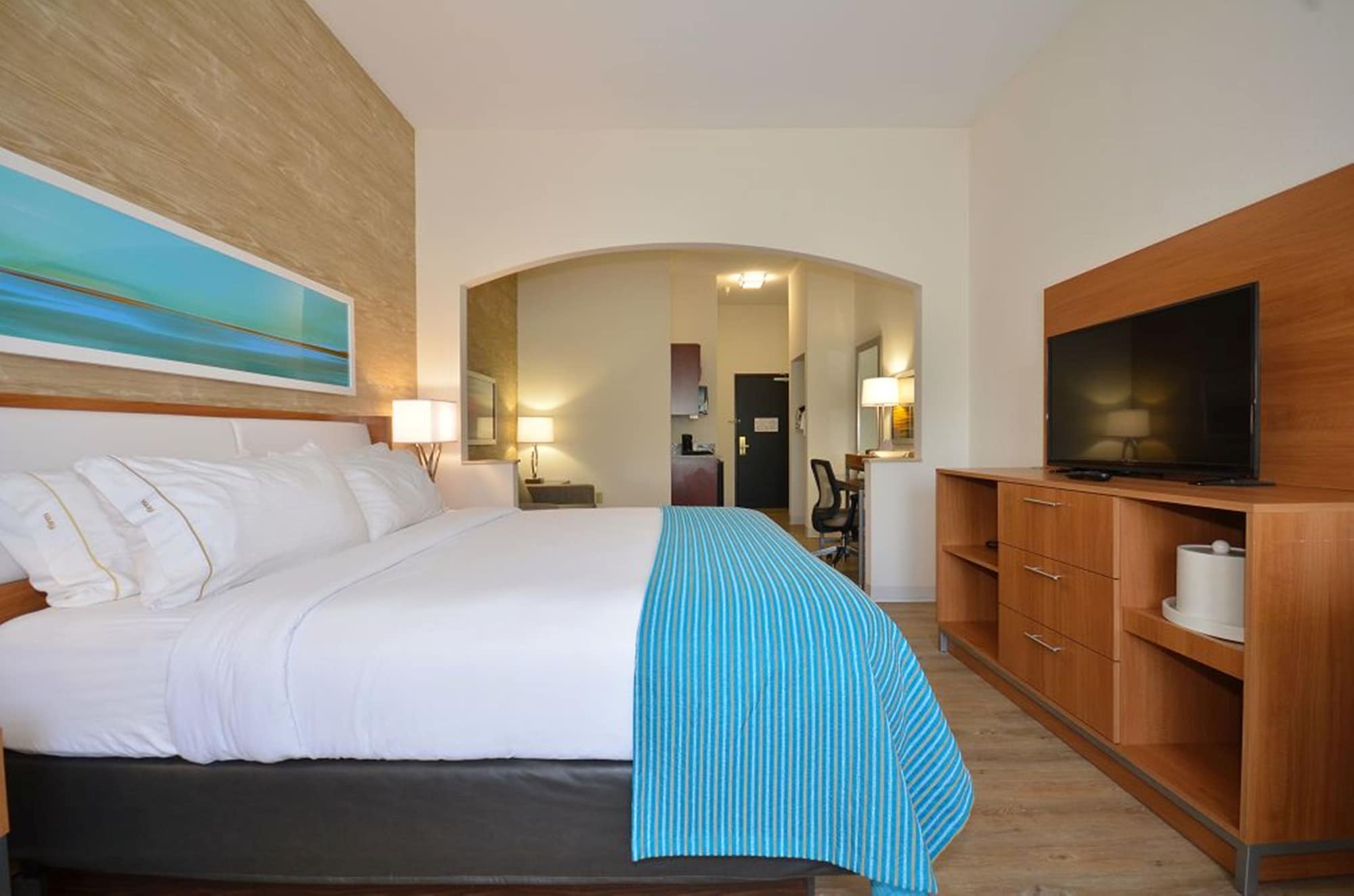 holiday inn express and suites farmington by ihg