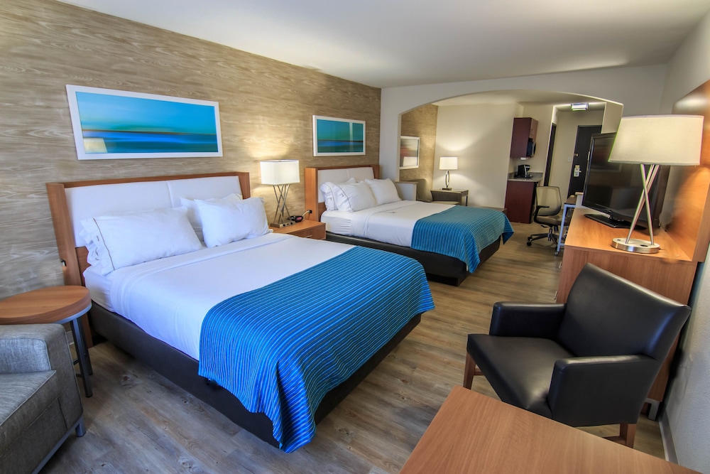 holiday inn express and suites farmington by ihg