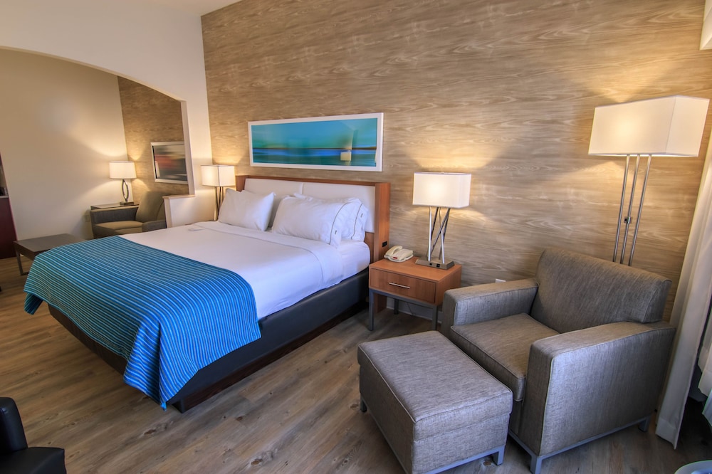 holiday inn express and suites farmington by ihg