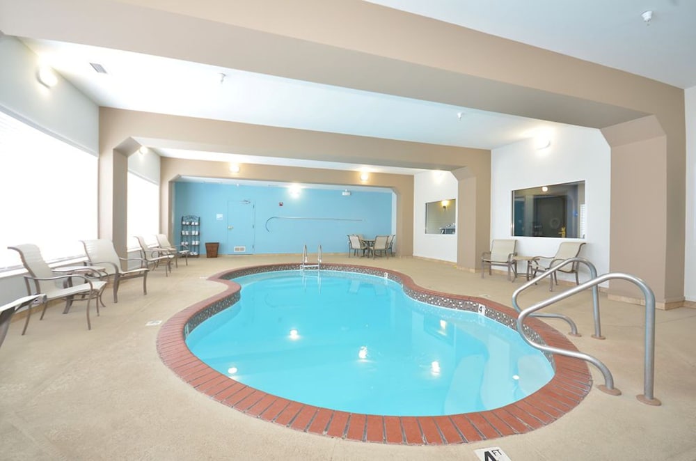 holiday inn express and suites farmington by ihg