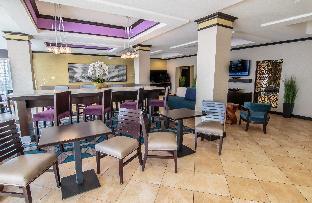 holiday inn express and suites farmington by ihg