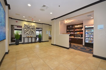 holiday inn express and suites farmington by ihg