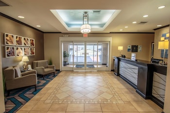 holiday inn express and suites farmington by ihg