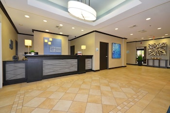 holiday inn express and suites farmington by ihg
