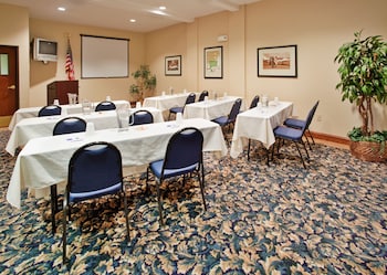holiday inn express and suites farmington by ihg