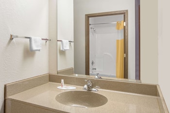 Days Inn By Wyndham Butler,Clinton>>Butler,3 star