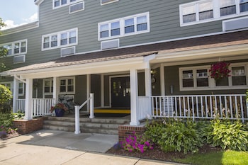 Ivy Court Inn & Suites,Mishawaka>>Indiana,2.5 star