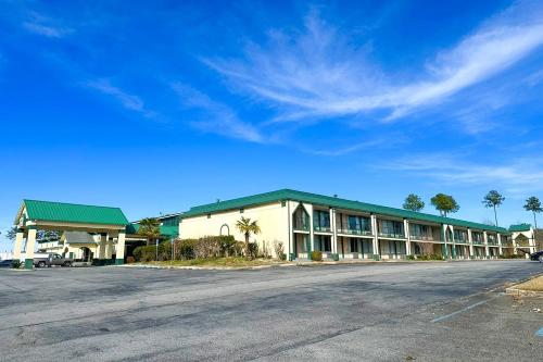 Super Inn & Suites By Oyo Milledgeville,Baldwin County>>Baldwin,2 star