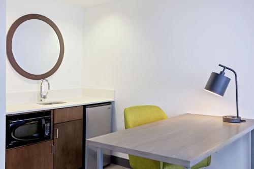 hampton inn and suites orlando intl dr n