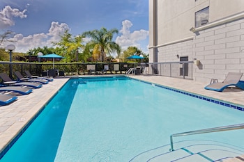 hampton inn and suites orlando intl dr n
