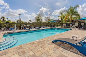 hampton inn and suites orlando intl dr n