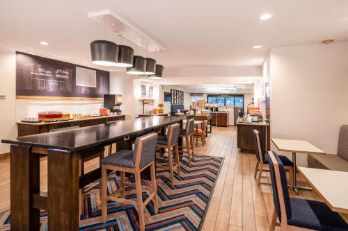 hampton inn by hilton irvine east lake forest