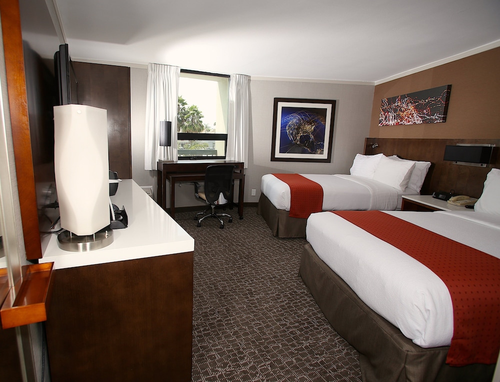 holiday inn long beach airport