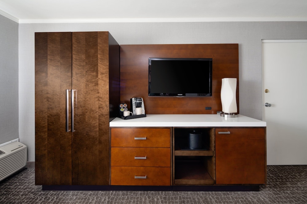 holiday inn long beach airport