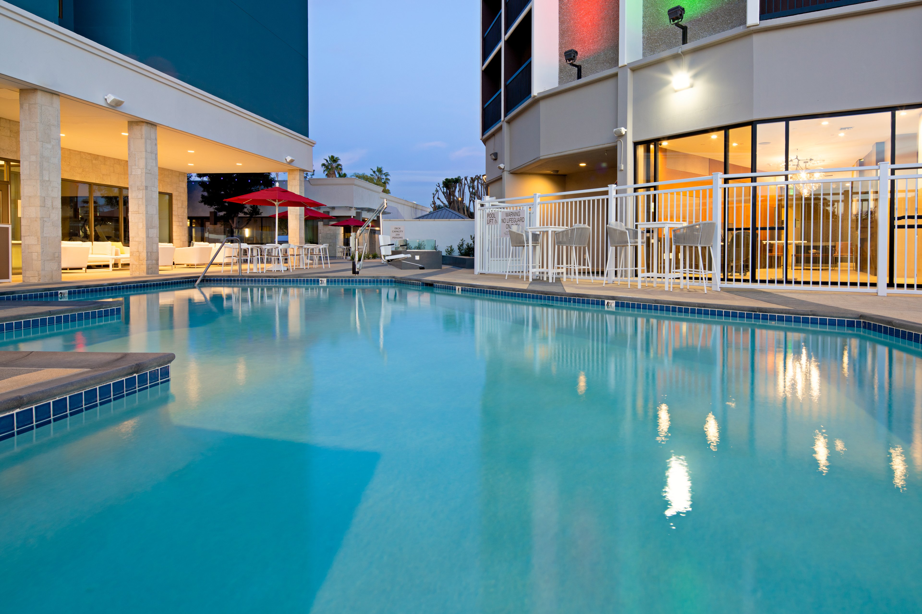 holiday inn long beach airport