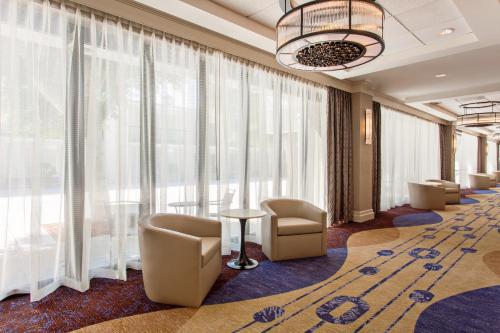 holiday inn long beach airport