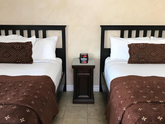 nite inn walking distance to universal studios hollywood