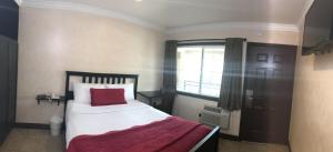 nite inn walking distance to universal studios hollywood