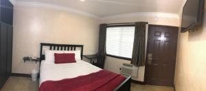 nite inn walking distance to universal studios hollywood