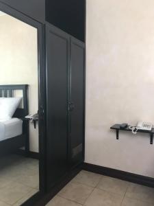 nite inn walking distance to universal studios hollywood