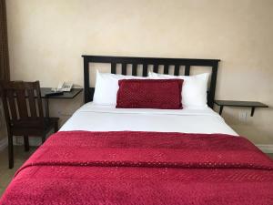 nite inn walking distance to universal studios hollywood