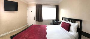 nite inn walking distance to universal studios hollywood