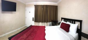 nite inn walking distance to universal studios hollywood