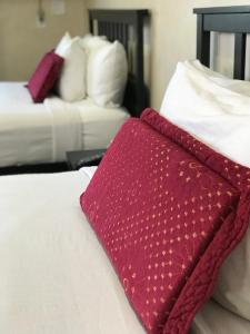 nite inn walking distance to universal studios hollywood