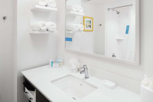 hampton inn los angeles santa clarita