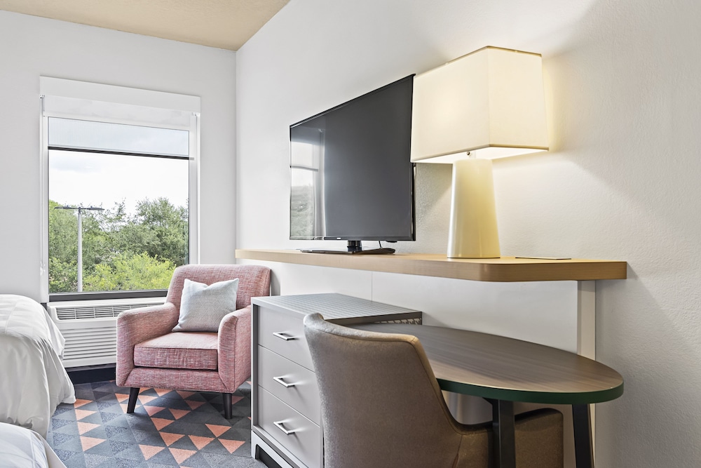 holiday inn st petersburg west by ihg