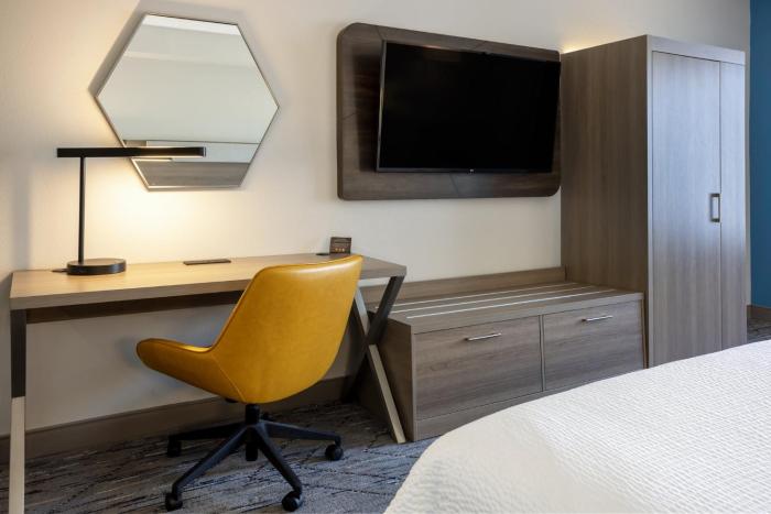 holiday inn express and suites tampa i 75