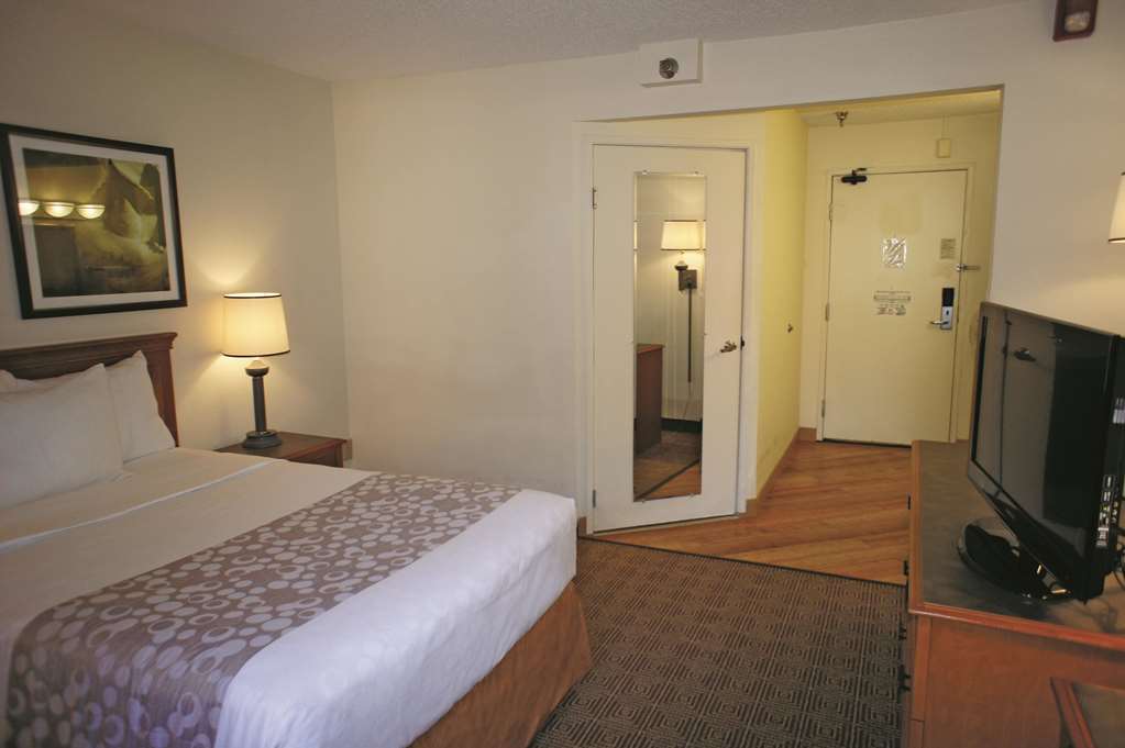 la quinta inn and suites by wyndham tampa brandon west