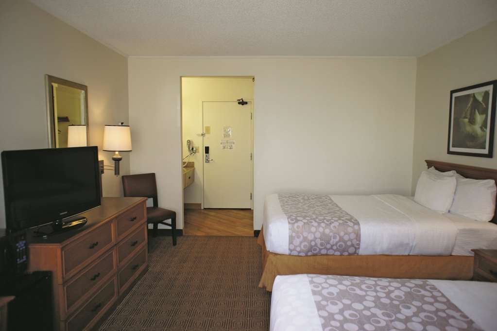 la quinta inn and suites by wyndham tampa brandon west