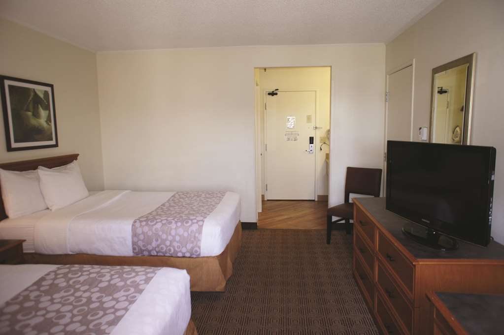 la quinta inn and suites by wyndham tampa brandon west