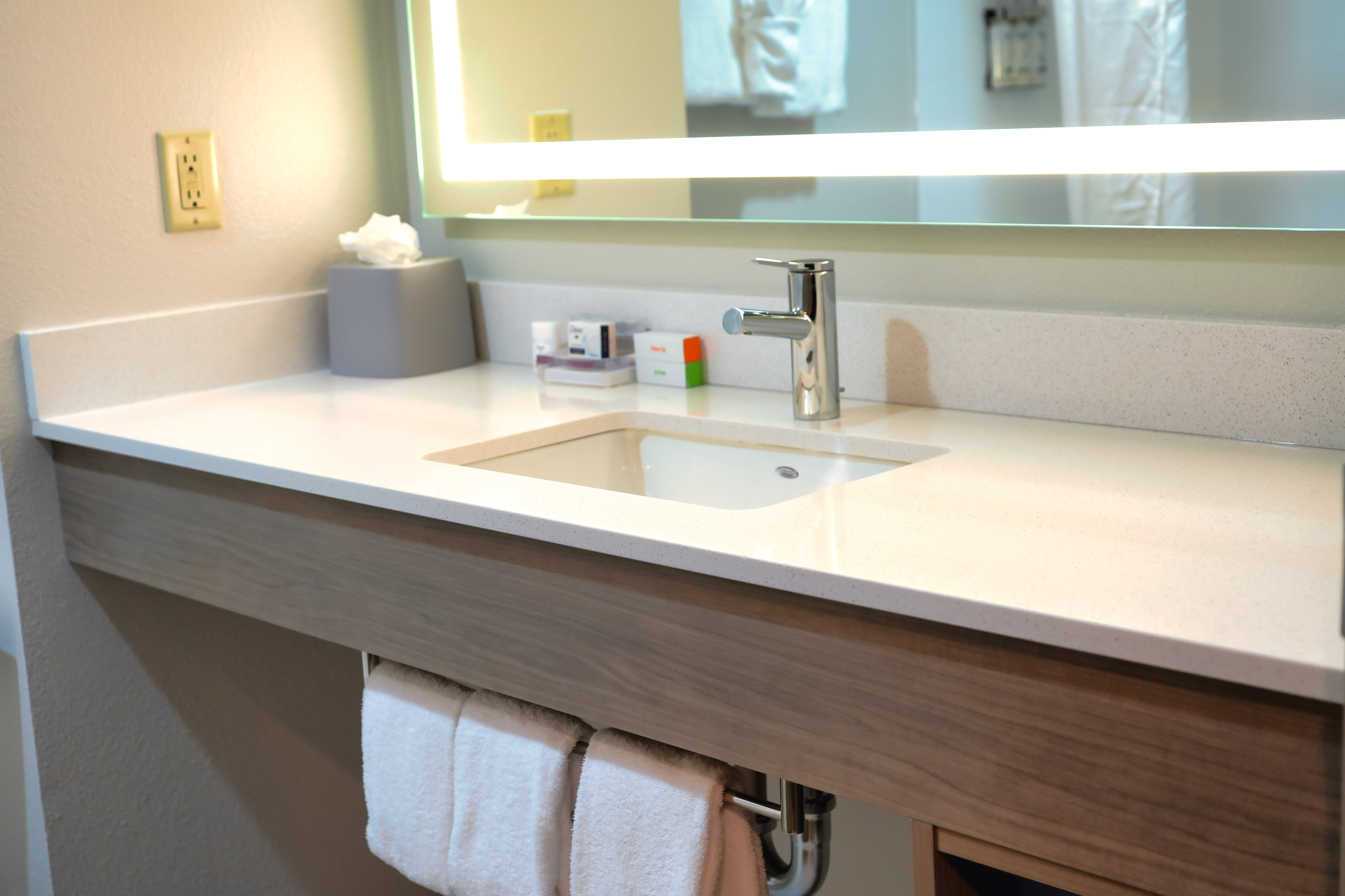 holiday inn express and suites tampa northwest oldsmar