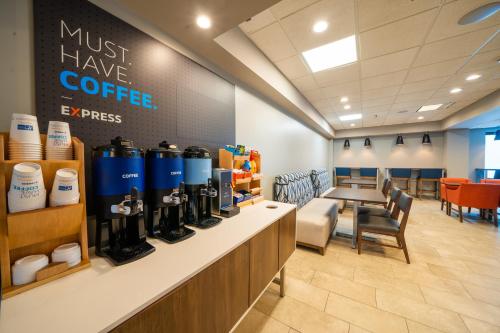 holiday inn express and suites tampa northwest oldsmar