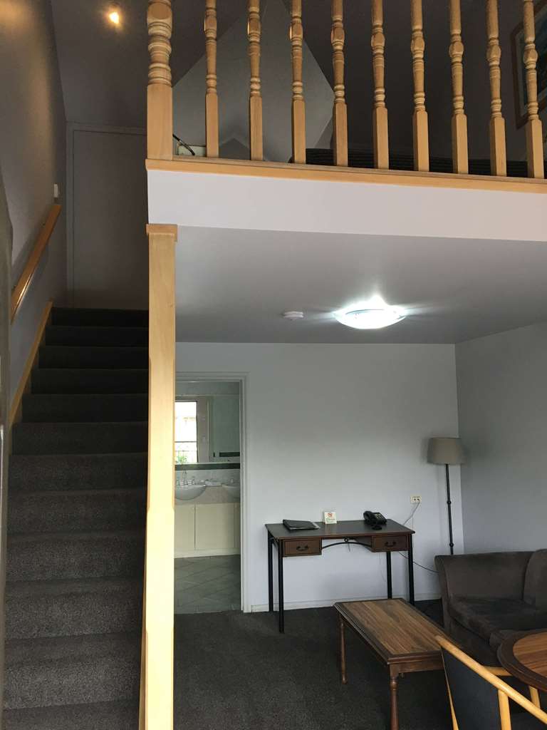 best western plus the tudor box hill