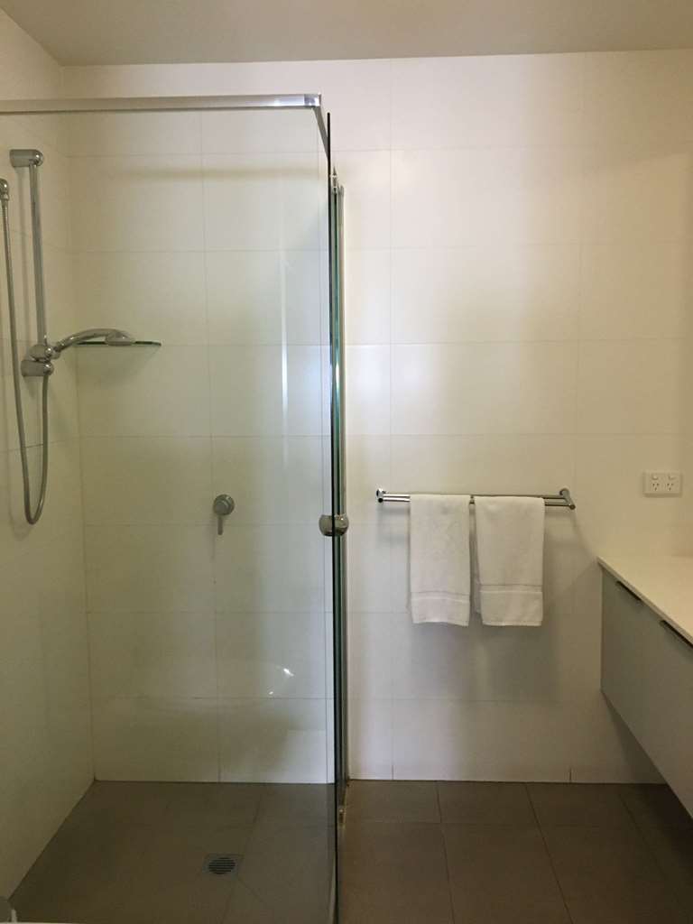 best western plus the tudor box hill