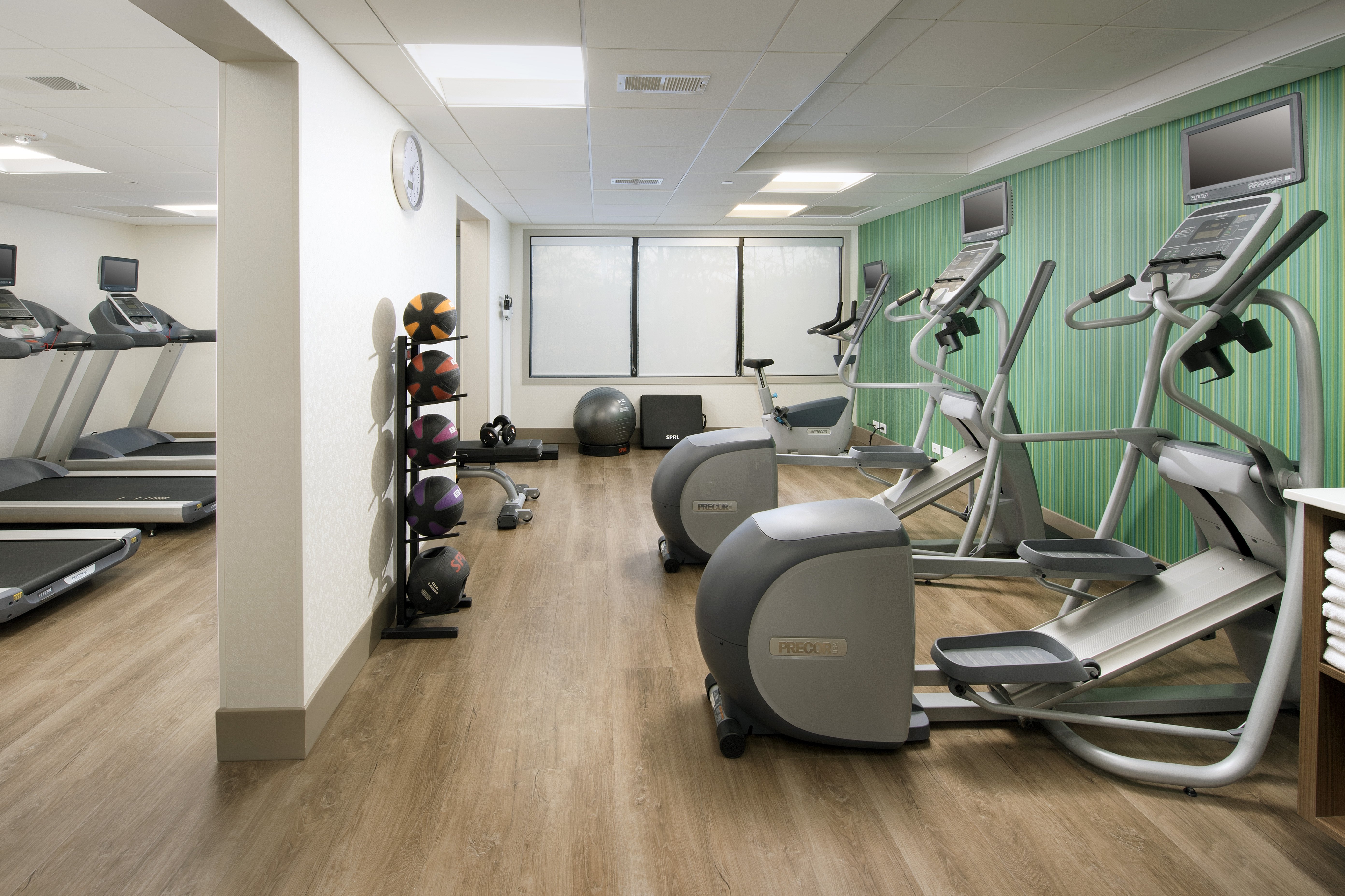 holiday inn express and suites college park university area by ihg