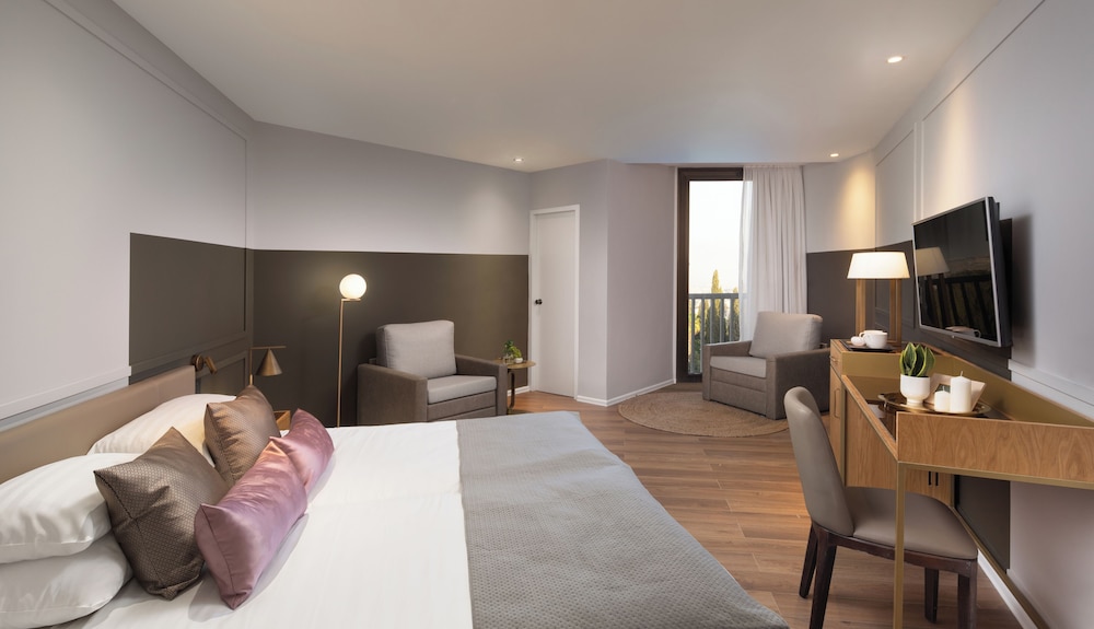 cassia hotel jerusalem