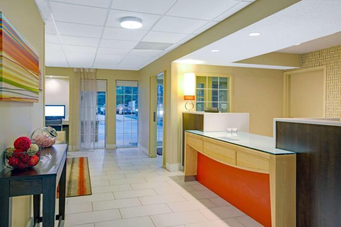 hawthorn suites charlotte executive center