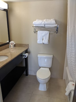 comfort suites concord mills
