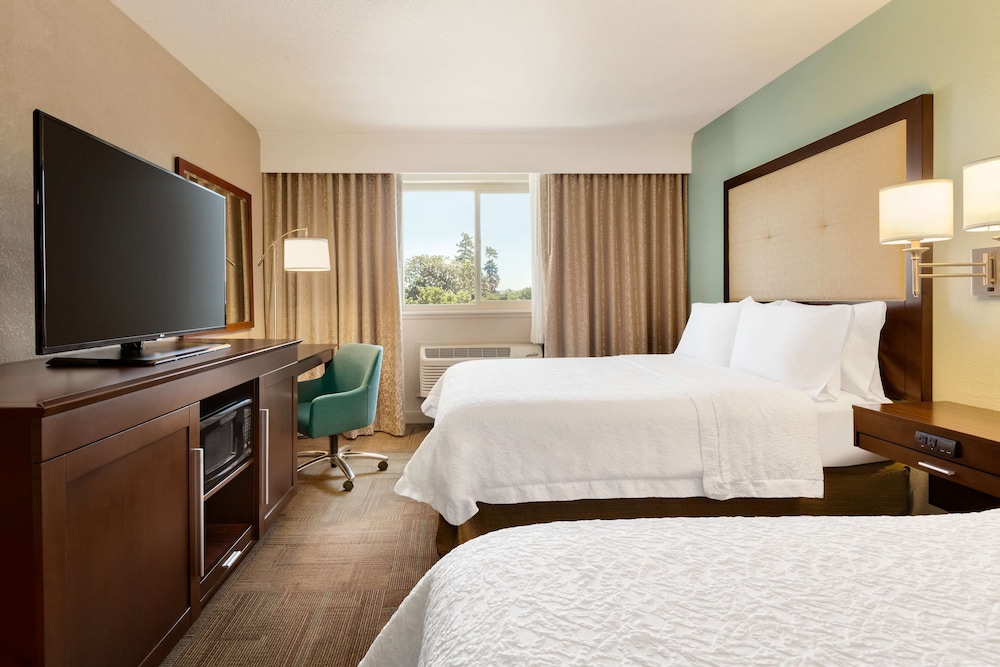 hampton inn clackamas