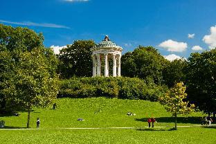 bob w munich old town