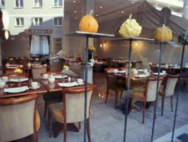 bob w munich old town